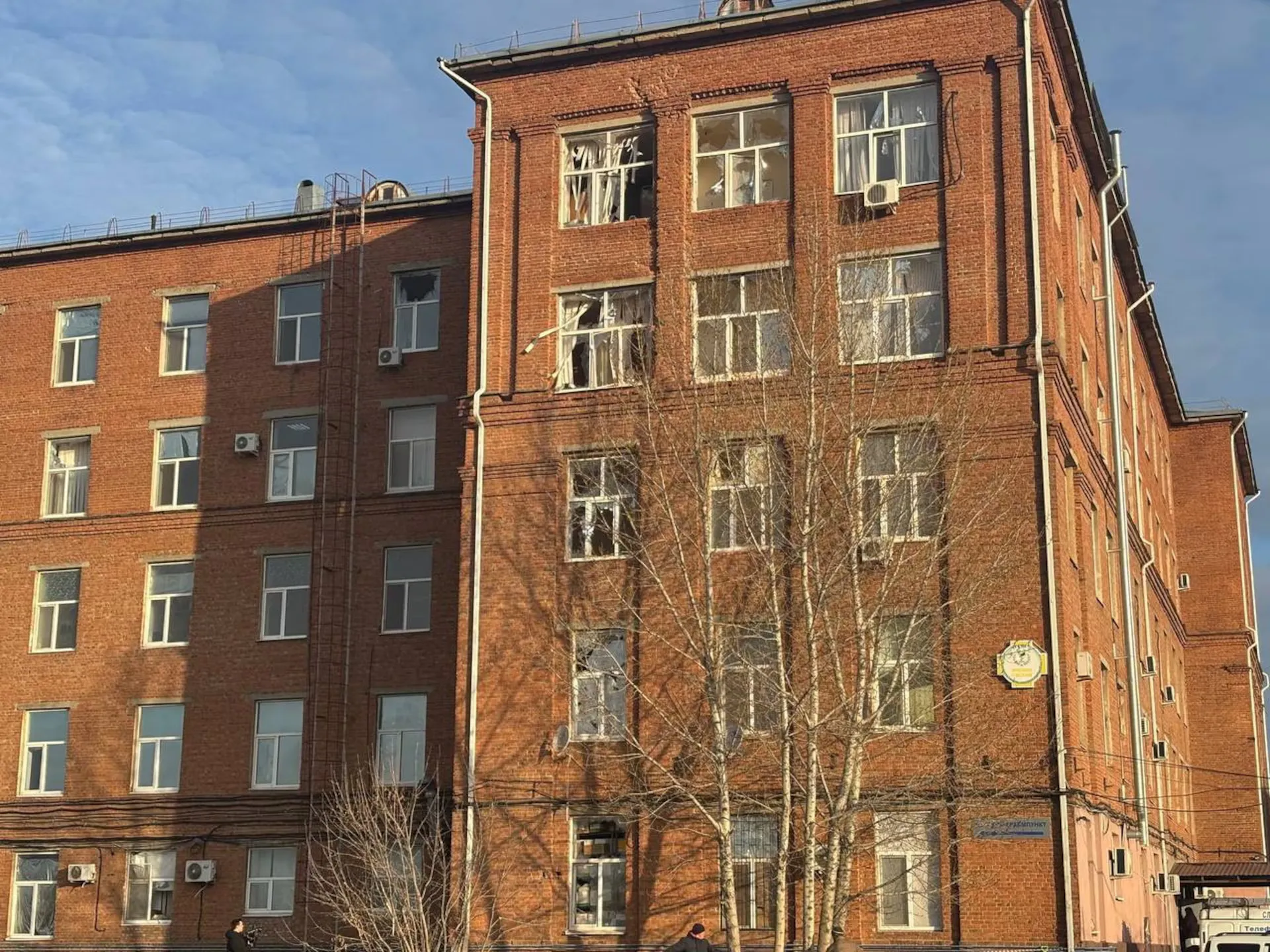 Українська атака на аеродром біля бази стратегічних бомбардувальників в Енгельсі: пожежа та евакуація